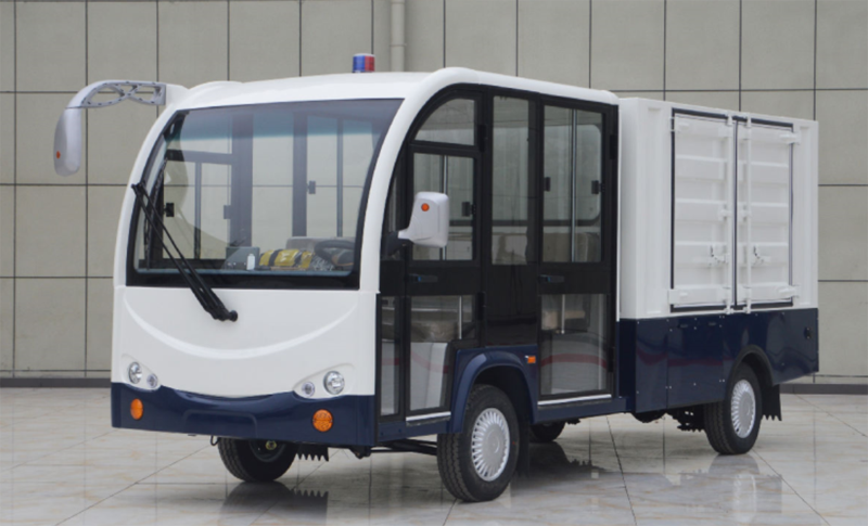 双排带门货箱车