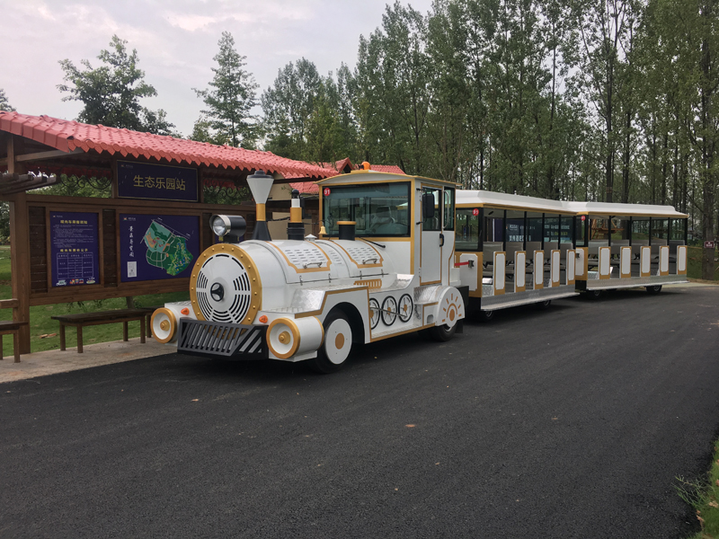 42座燃油小火车